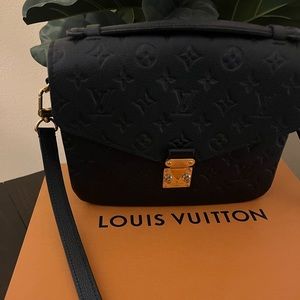 Louis Vuitton Pochette Metis Crossbody